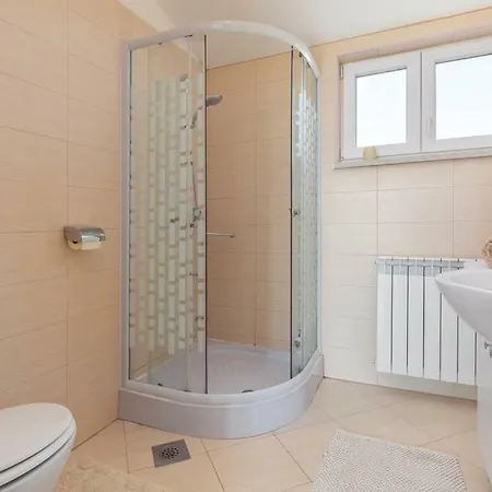Laura Villa Kaštel